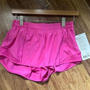 NWT LuluLemon Hotty Hot LR Short 2.5 lined